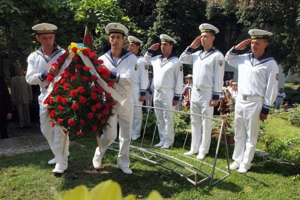 Варненци отбелязаха 132 години от освобождението на града. В местността Терасите официално бе открит парк с мемориал на първите заселници и на загиналите руски воини. Снимка: БГНЕС