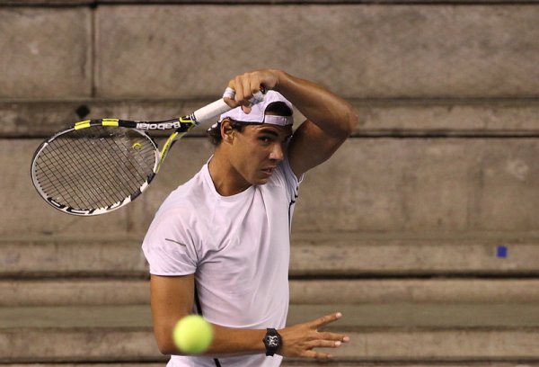 Тенисист №1 в света Рафаел Надал на тренировка преди началото на Thailand Tennis Open 2010 в Банкок. Снимка: БГНЕС