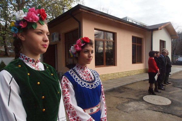 В дом &quot;Другарче&quot; във Варна бе открит център от семеен тип за настаняване на деца в риск. Стойността на проекта възлиза на 286,322 лева и е финансиран по Оперативна програма&quot;Развитие на човешките ресурси&quot;.Снимка: БГНЕС