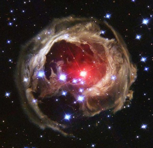 &quot;Светлинно ехо&quot; около супергигантската звезда V838 Monocerotis (V838 Mon). Снимка: NASA and The Hubble Heritage Team (AURA/STScI)