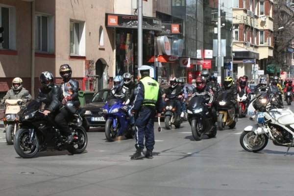 Заради шествието (както и заради митинга на БСП и мача България – Швейцария) са въведени ограничения на движението в столицата. Снимка: Булфото