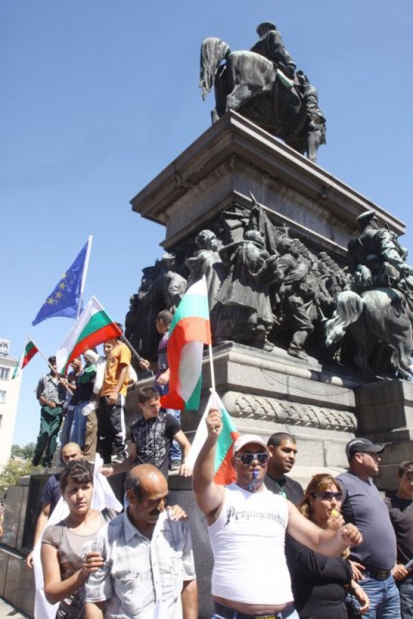 Протестен митинг на площад „Народно събрание“, организиран от търговците на цветни и черни метали. Снимка: БТА