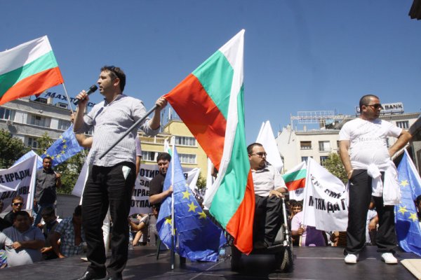 Протестен митинг на площад „Народно събрание“, организиран от търговците на цветни и черни метали. Снимка: БТА