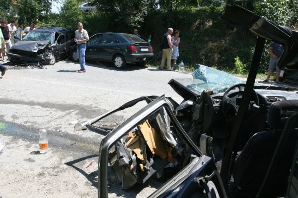 Верижна катастрофа между 4 автомобила край село Васил Левски. Снимка: БТА