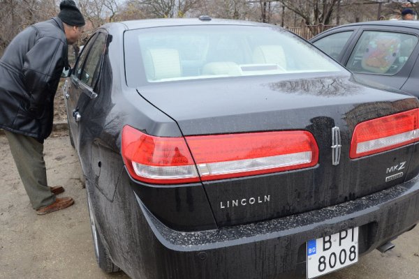 Автомобилът е хибриден и разходът му на гориво е 2 пъти по-нисък в сравнение с конвенционално МПС. Снимка: Impact Press Group