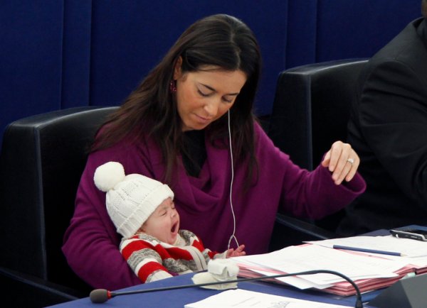 Ронцули с дъщеричката си, декември, 2010 г. Снимка: Reuters