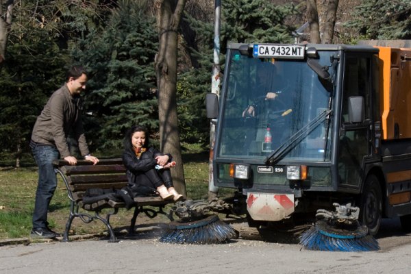 В Борисовата градина започна пролетното почистване. Снимка: БТА