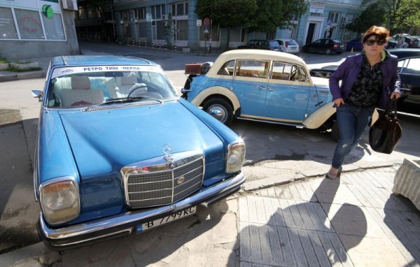 Сред колите имаше няколко Мерцедеса. Снимка: Булфото