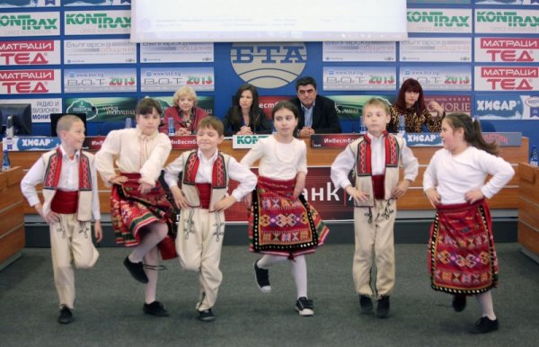 В националния пресклуб на БТА се състоя пресконференция на Български арт и фолклорен център &quot;Нестия&quot; на тема: Отношението на държавата към българския фолклор и култура. Предложение за приемане на Закон за защита на българския фолклор&quot; Арт фестивалите като алтернатива на алкохолния туризъм.&quot; Снимка: БТА