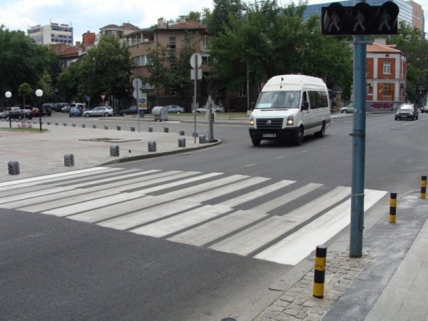 Пешеходна пътека като клавиши на пиано се появи до Културния дом в Пловдив. Снимка: Булфото