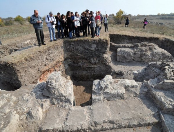 В Археологическия музей в село Дебелт, община Средец, бяха показани намерените и разкрити археологически находки, направени през това лято на античното селище Деултум. Снимка: БТА