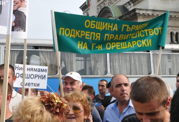 В отговор на протестите в подкрепа на властта се организираха контрапротестиращи. Снимка: Булфото