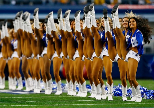 Краката горе! Мажоретки на Dallas Cowboys. Снимка: Getty Images