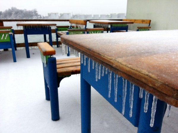 На места има заледявания и поледици. Снимка: БулФото