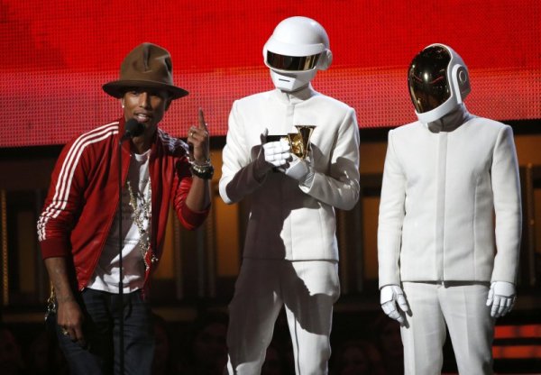 Фарел Уилямс и Daft Punk отнесоха Грами за запис на годината. Снимка: Reuters