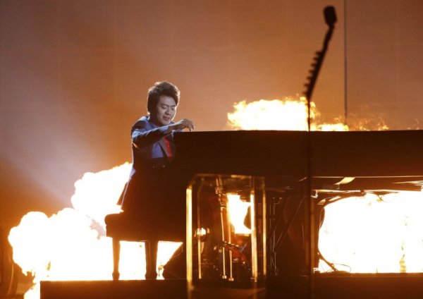 Пианистът Lang Lang по време на изпълнението на One с Metallica. Снимка: Reuters