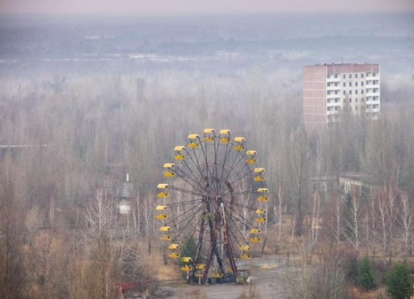 Припят, Украина. Изоставеният град, на три километра от Чернобилската АЕЦ. След аварията през 1986 година той попада в забранената за живеене зона. Днес тук идват организирани туристи, интересът непрекъснато нараства. Снимка: AdMe.ru