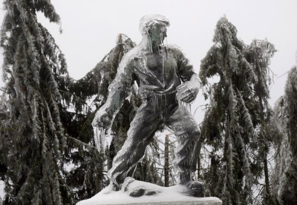 Паметник на героите от Втората световна война в Пивка. Снимка: Reuters