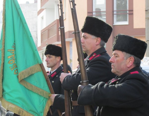 С панихида за загиналите за Освобождението на Силистра и България от турско робство днес бе отбелязана 136-та годишнина от Освобождението на Силистра. Панихидата отслужи Доростолският митрополит Амвросий. Снимка: БТА