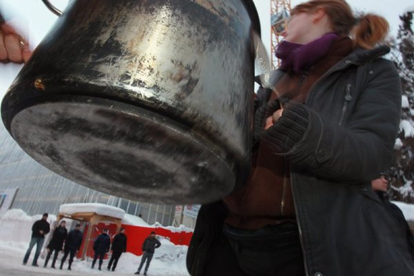 Във Франция приятелите на младоженците се събират пред дома им в първата брачна нощ и започват да вдигат шум, като тропат по тенджери и тигани.&nbsp;Снимка: Getty images/guliver photos
&nbsp;