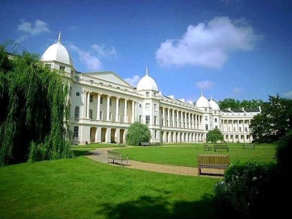 № 9 London Business School

Рейтинг: 3.7 от 5 

Локация: Лондон, Англия

Обучение и такси: $109,567 

London Business School прави огроен скок, след като през миналата година е заемало 29-о място. То също е класирано на трето място в класацията на The Financial Times за най-добро бизнес училище.

Снимка: Wikimedia Commons