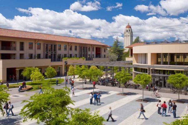 № 2 Stanford University (Stanford Graduate School of Business)

Рейтинг: 4.33 от 5&nbsp; 

Локация: Пало Алто, Калифорния, САЩ

Обучение и такси: $99,435

През 2012 година е на първо място в класацията, но така и не може да направи две поредни години на върха.

Снимка: Arup