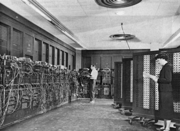 ENIAC - първият цифров компютър, построен в САЩ през 1946 година. Снимка: adme.ru