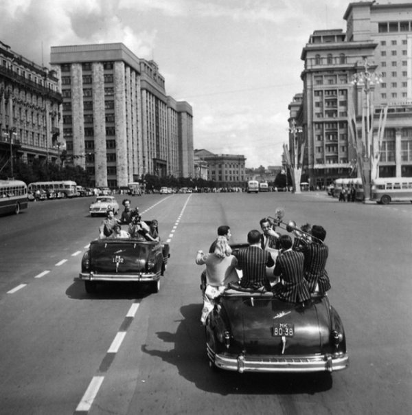 Фестивал на младежите и студентите из московските улици, 1957&nbsp;г. Снимка: Михаил Трахман