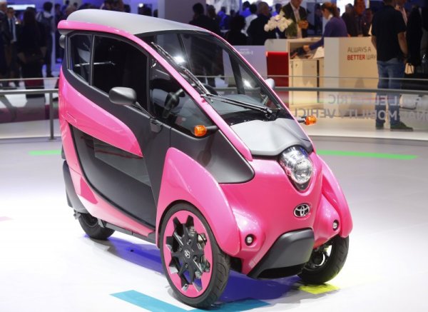 Toyota I-Road electric - &quot;зелената&quot; кола с 3 колела. Снимка: Reuters