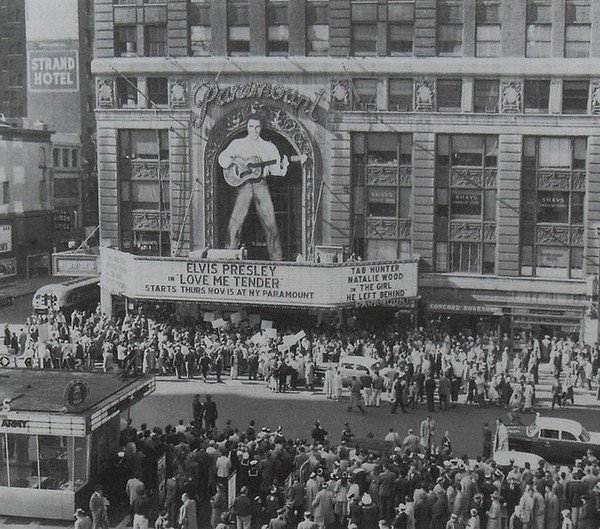 Премиера на Love Me Tender на Елвис в Ню Йорк през 1956 г. Снимка: Centerblog