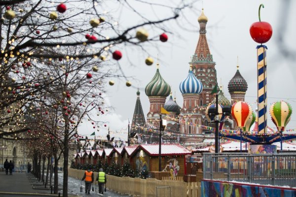 Москва също е готова с украсата за Коледа. Снимка: БТА