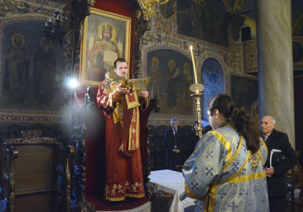 В храм &quot;Света Богородица&quot; беше отслужена заупокойна Света литургия по повод навършването на 137 години от повторното Освобождение на Стара Загора през Руско-турската война 1877 - 1878 г. Снимка: БТА