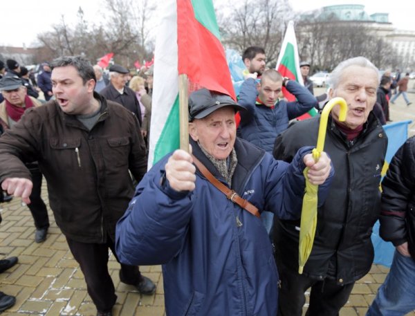 Протестът срещу дълга пред НС. Снимка: БТА