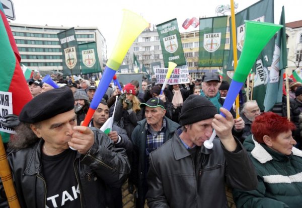 Протестът срещу дълга пред НС. Снимка: БТА