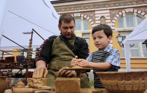 Националната занаятчийска камара и Музеят за история на София организират &quot;Панаир на занаятите&quot; в столицата. Панаирът ще продължи до 3 юли. Снимка: БТА