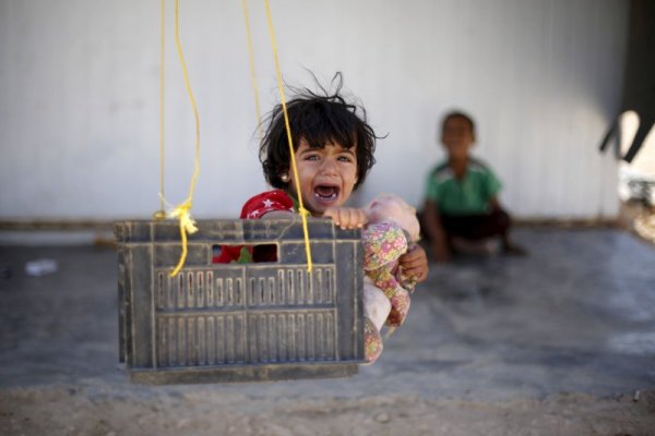 Сирийче плаче в бежански лагер в Йордания. Снимка: Reuters