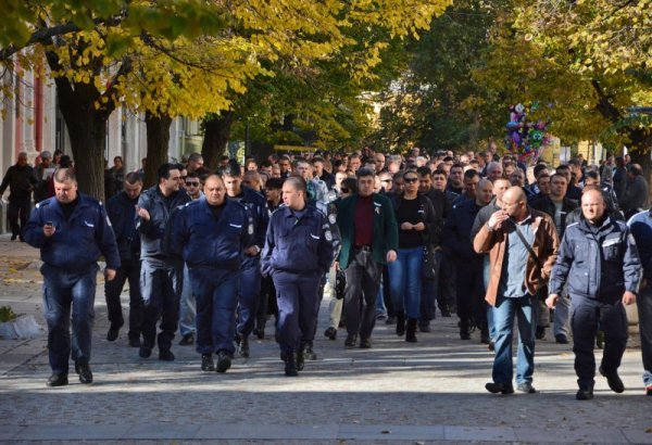 Протестът на служителите на МВР в Сливен. Снимка: Булфото