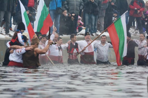 Мъжко хоро имаше и в Сливен. Снимка: Булфото