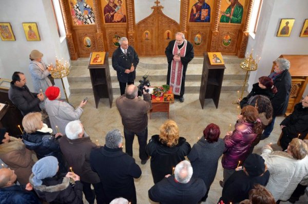 За първи път беше отслужен молебен с водосвет за студентите и преподавателите от Тракийския университет в Стара Загора. Това стана в храм &quot;Свети Патриарх Евтимий&quot;, единственият университетски храм в нашата страна. Храмът отвори врати за първи път в деня, когато БПЦ чества небесния му покровител. Снимка: БТА
&nbsp;