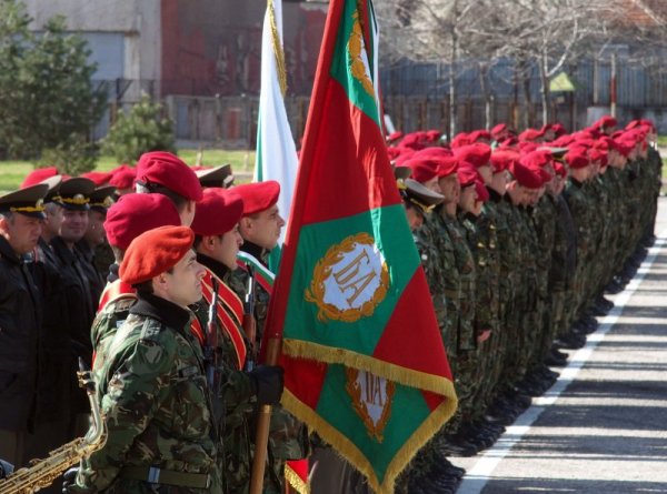 Денят на артилерията и ракетни войски бе тържествено честван и в 4-ти артилерийски полк в Асеновград. Снимка: БТА