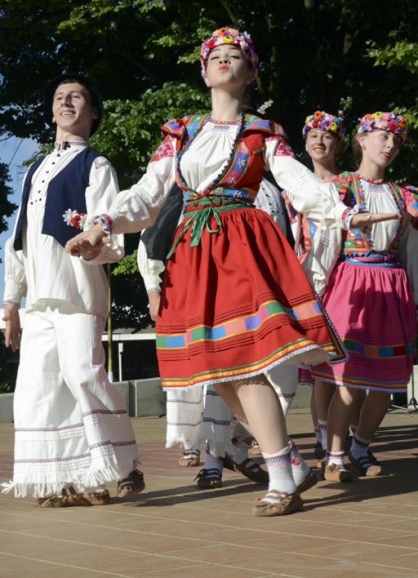 В Добрич беше дадено началото на деветия Международен музикално-танцов фестивал и конкурс &quot;Слънчева България&quot;. Във фестивала участват състави от България, Украйна, Русия и Беларус Снимка: БТА