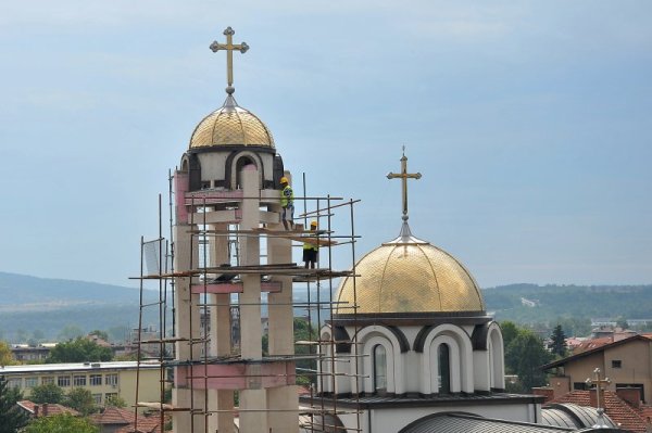 Продължава строителството на православният храм &quot;Свети Дух&quot; в Монтана. Той ще бъде най-големия в северозападна България и ще побира 600 вярващи. Строителството беше започнато със средства от местната община, а наскоро държавата отпусна 1 милион лева за довършването на храма. Снимка: БТА