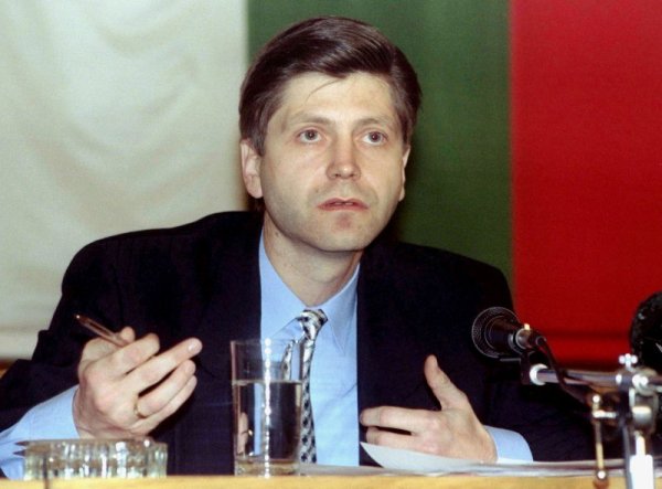 Декември 1996 година. Жан Виденов говори по време на пресконференция в София. Снимка: Reuters