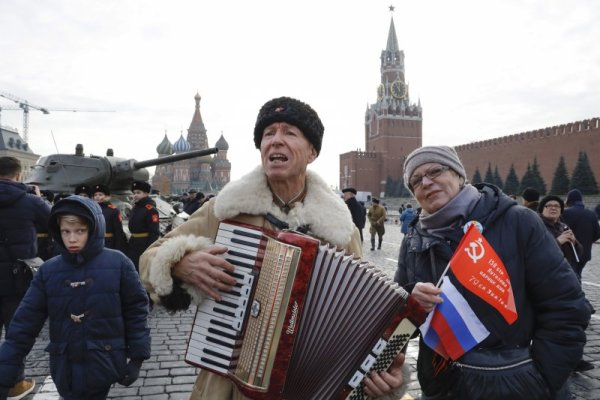 Още празнично настроение от парада на &quot;Червения площад&quot; в Москва. Снимка: БТА