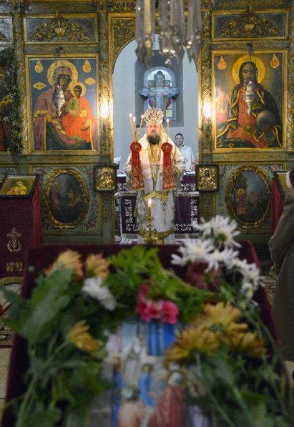 В църквата &bdquo;Св. Възнесение&ldquo; във Враца с архиерейска света литургия, оглавена от Врачанския митрополит Григорий бе отбелязан празникът Въведение Богородично - Деня на християнското семейство и младеж.&nbsp; Снимка: БТА