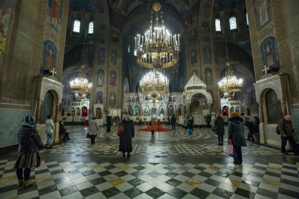 Днес е Благовещение - един от най-светлите християнски празници. В условията на карантина и след призива на църквата, не бяха много хората, които посетиха храмовете. Снимка: Димитър Кьосемарлиев, Dnes.bg