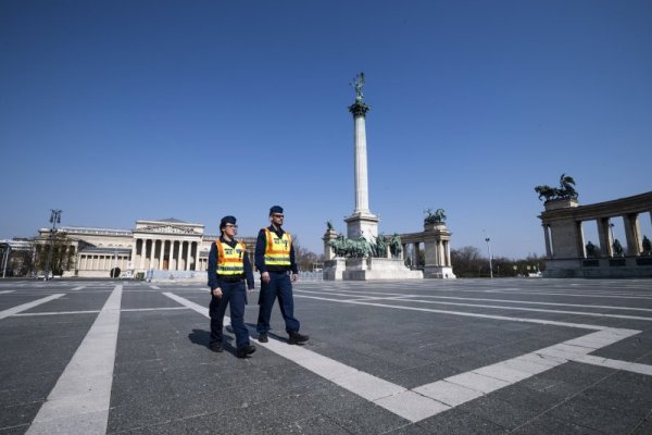 Празно е и в центъра на Будапеща. Снимка: БГНЕС