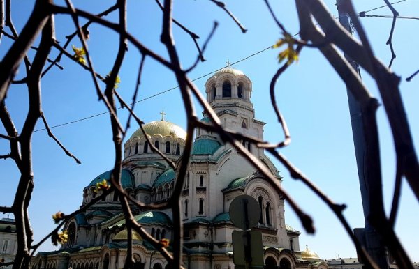 Пролетен изглед към катедралата &quot;Свети Алексанър Невски&quot;. Снимка: БГНЕС