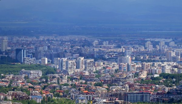 Изглед над София в приятната майска утрин. Снимка: БГНЕС