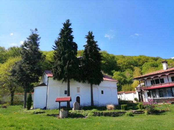 Днес манастирът празнува, защото е Спасовден. Снимка: БГНЕС